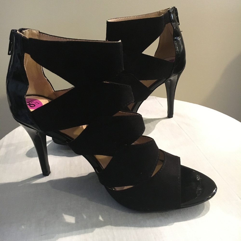 Black Pumps